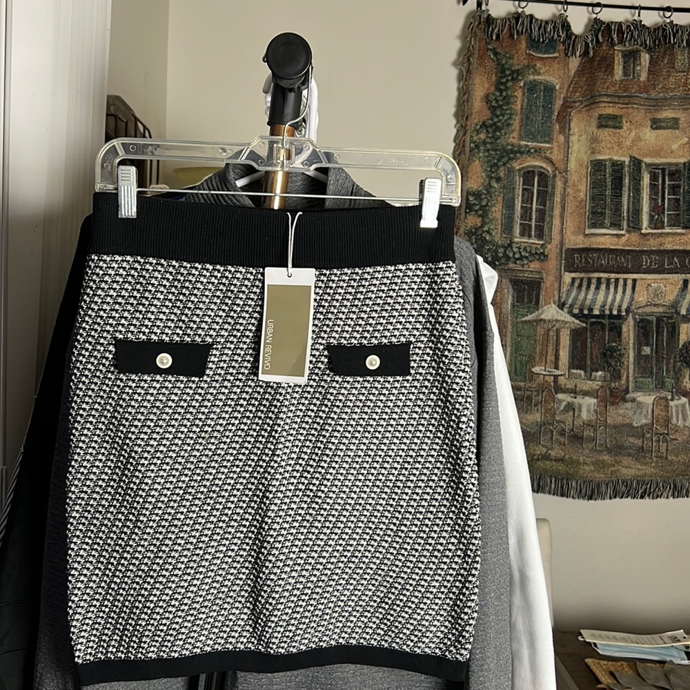 New urban revivo mini skirt blk and white tweed